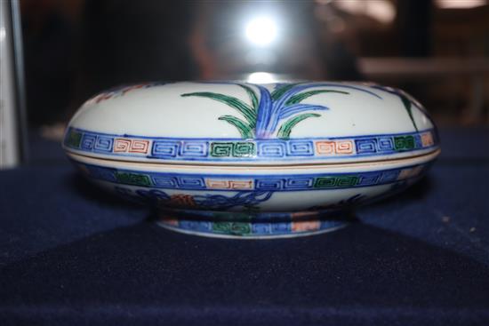 A Chinese wucai porcelain bowl and cover